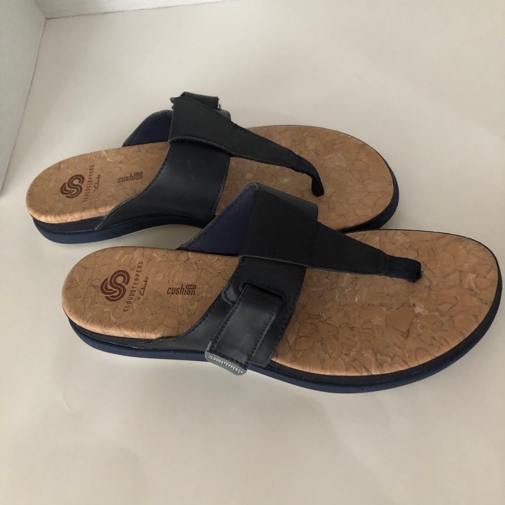 NOT FOR SALE. Clarks Cloudsteppers. Navy Thong Sandals. - Picture 3 of 7